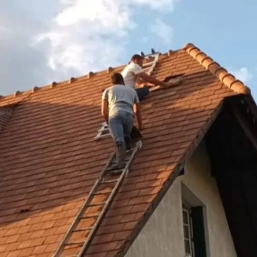 M. Bogey sur un chantier de couverture à Tourville-la-Rivière