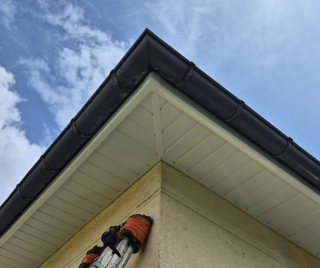 zinguerie - BOGEY RÉNOVATION votre artisan zingueur : zing, gouttières, bande de rives, solin, noues, abergement de cheminée… Intervention en Seine-Maritime (76) et dans la Manche (50) )